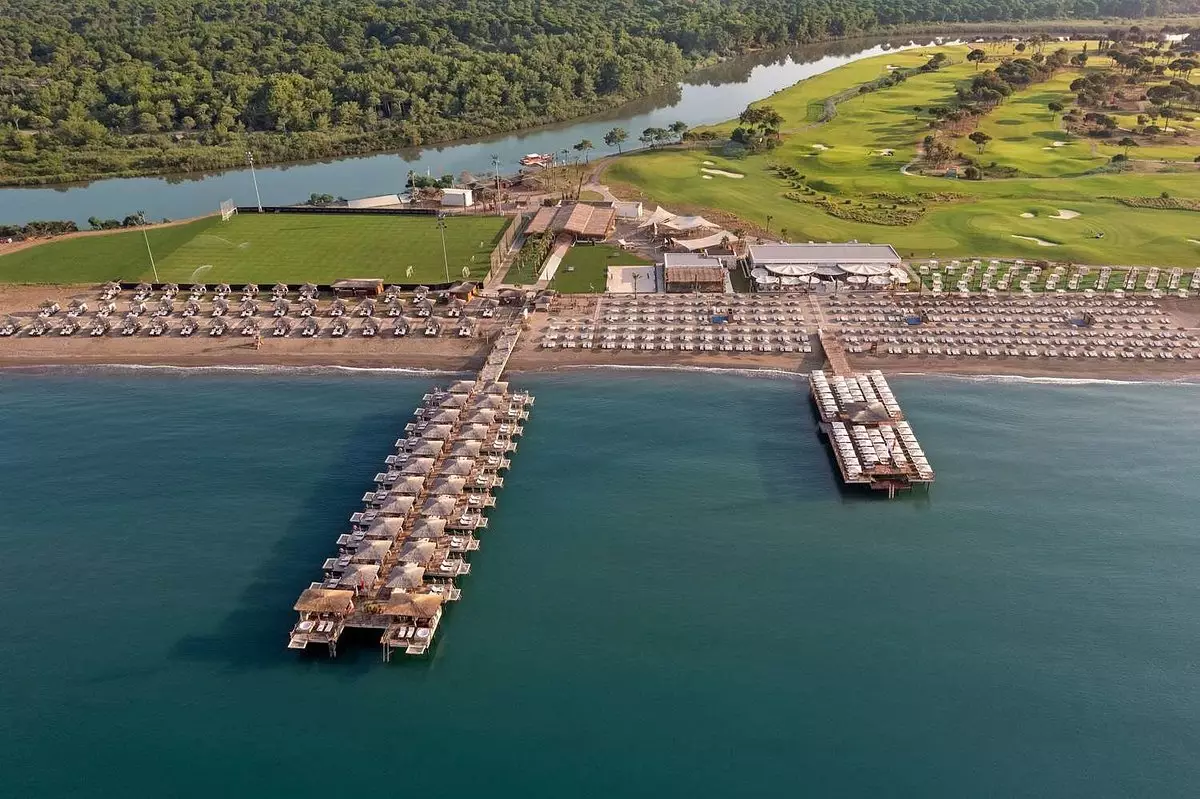 ساحلی هتل تایتانیک بلک آنتالیا